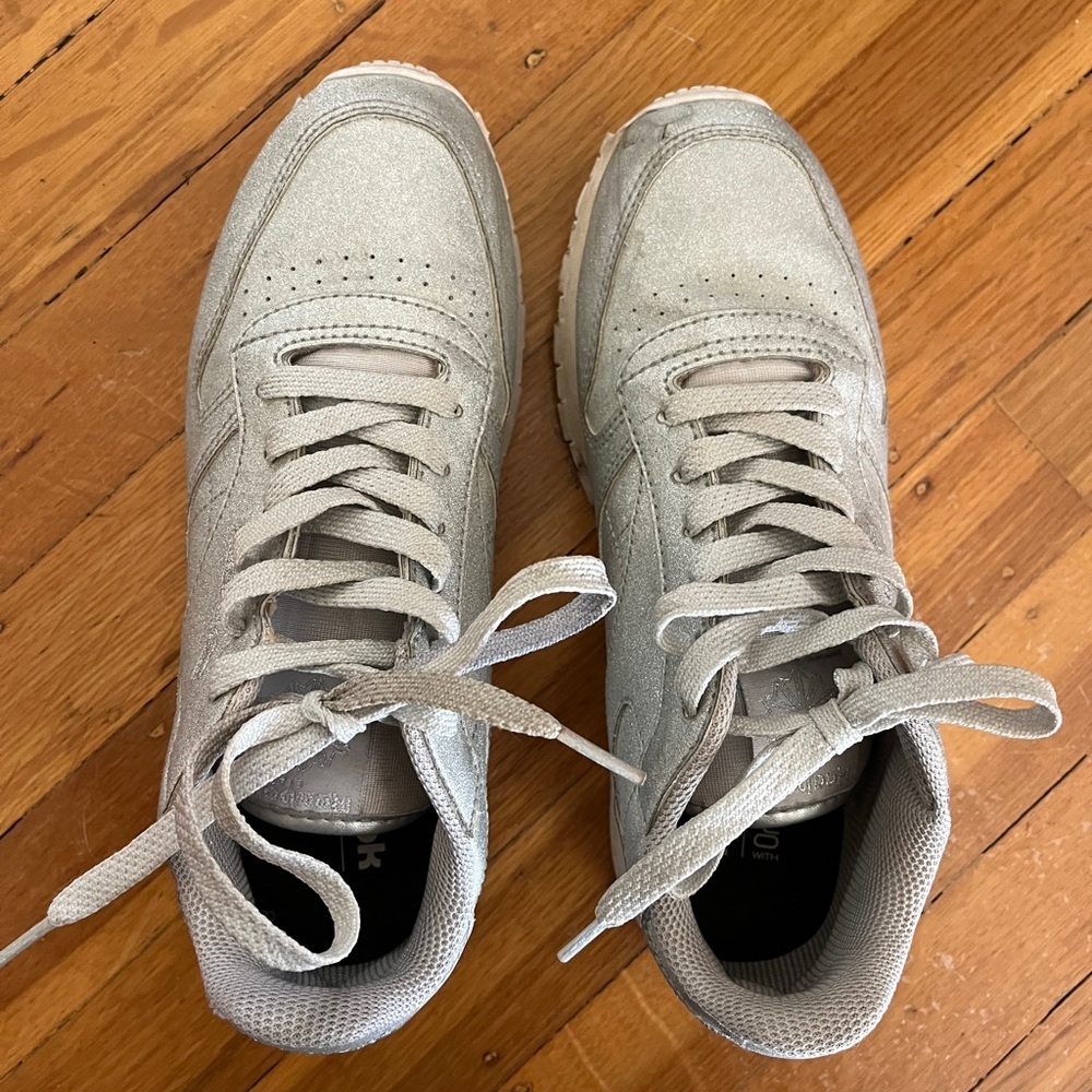 Sparkly silver Classic Reebok sneakers shoes 4 35 big kids sparkle grey